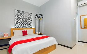 RedDoorz @ Manukan Surabaya